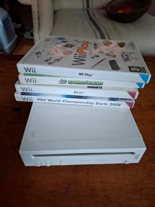 Wii plus vier games, Spelcomputers en Games, Games | Nintendo Wii, Zo goed als nieuw, Sport, 3 spelers of meer, Vanaf 3 jaar, Ophalen of Verzenden