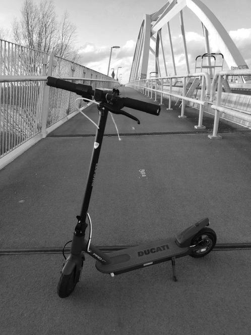 Verkoop een step, Fietsen en Brommers, Steps, Zo goed als nieuw, Elektrische step (E-scooter), Ophalen of Verzenden