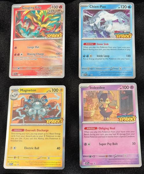 De 4 Prerelease stamped promo’s Surging Sparks Pokemon, Hobby en Vrije tijd, Verzamelkaartspellen | Pokémon, Zo goed als nieuw