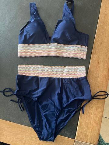 NIEUW Bikini donkerblauw met hoog broekje maat L beschikbaar voor biedingen