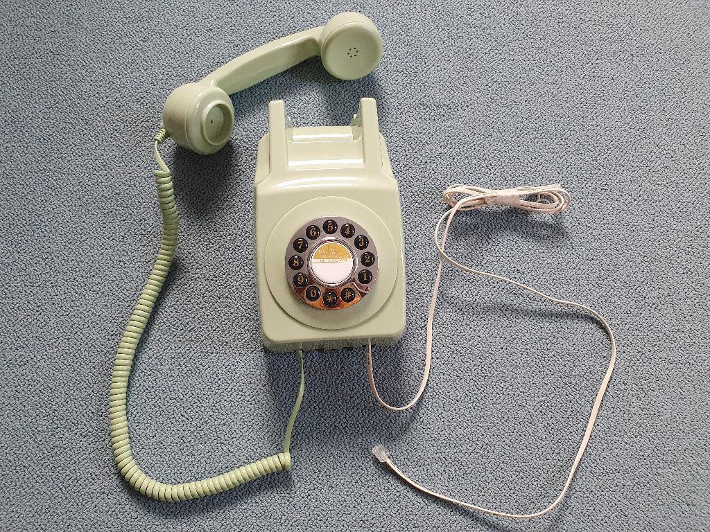 Vintage groene telefoon wandmodel, Telecommunicatie, Vaste telefoons | Niet Draadloos, Ophalen, Zo goed als nieuw