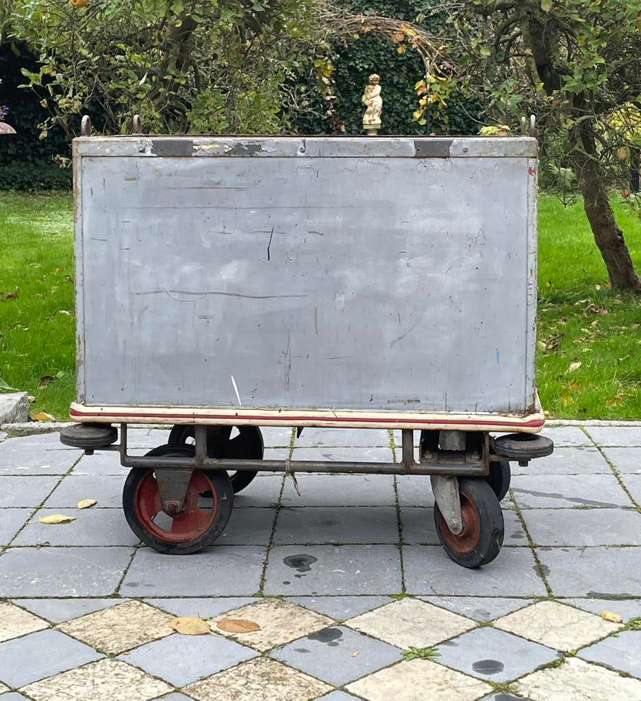 Authentieke Bloemenveiling Kar uit 1920, Ophalen