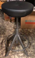 Stevige kruk, Ophalen, In hoogte verstelbaar, Zo goed als nieuw, Staal