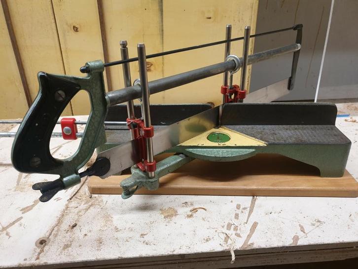 Ulmia 352 verstekzaag. Perfecte staat, in kist., Doe-het-zelf en Verbouw, Gereedschap | Zaagmachines, Zo goed als nieuw, 1200 watt of meer