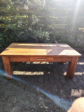 Koffie tafel beschikbaar voor biedingen