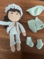 Handgemaakte gehaakte babypop met kleertjes, Ophalen, Zo goed als nieuw, Babypop