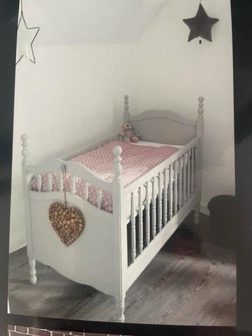 Brocante Ledikantje beschikbaar voor biedingen