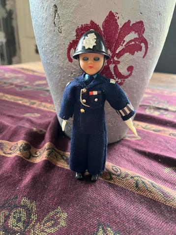 Vintage Britse Politieagent Pop beschikbaar voor biedingen