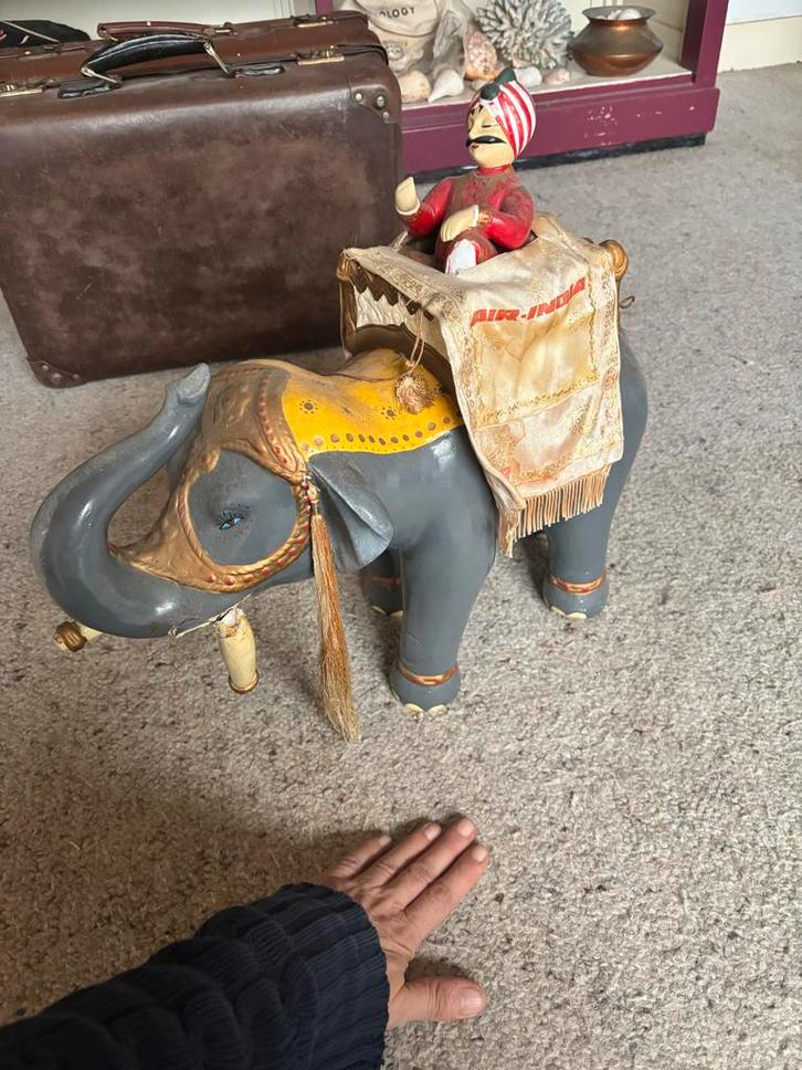 Vintage Air India Olifant met Figuur, Antiek en Kunst, Antiek | Overige Antiek, Ophalen of Verzenden