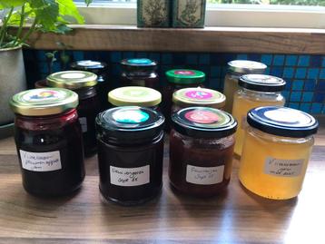 Heerlijke soorten zelfgemaakte jam en gelei te koop beschikbaar voor biedingen