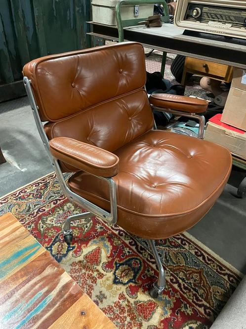 Vitra Eames Es105 Lobby lounge chair - Charles & Ray Eames, Huis en Inrichting, Fauteuils, Gebruikt, Hout, Ophalen