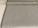 Maharam Merit 023; roomwit op grijs; restant meubelstof, Hobby en Vrije tijd, Stoffen en Lappen, Overige materialen, 120 cm of meer