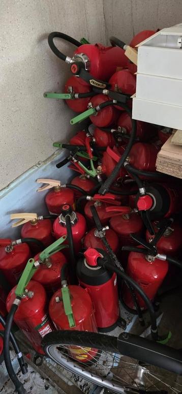 40 Lege blussers om bv lampen/kerst tafereel te maken  beschikbaar voor biedingen