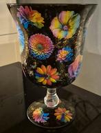 Decoupage vaas op voet zwart bloemen, Huis en Inrichting, Zwart, Nieuw, Ophalen of Verzenden, Glas