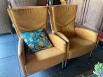 2 leren stoelen  (geel)en 1 leren bank(zwart), Huis en Inrichting, Gebruikt, Ophalen of Verzenden, 200 tot 250 cm, Leer
