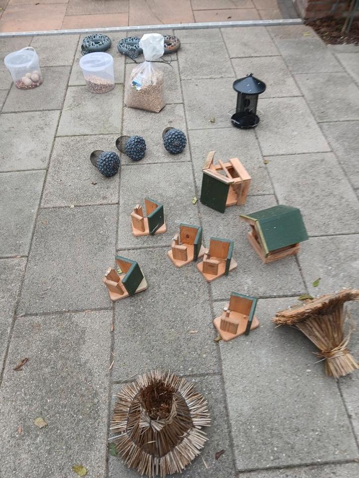 HAAL DE VOGELS IN UW TUIN Voerhuisjes - Diverse modellen, Tuin en Terras, Vogelhuisjes en Vogelbaden, Gebruikt, Ophalen
