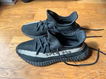 Adidas Yeezy Boost 350 V2 Oreo – maat [44] – Perfecte staat beschikbaar voor biedingen