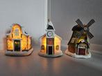 3 gebouwen met ledverlichting voor in een kerstdorpje, Diversen, Kerst, Ophalen of Verzenden, Nieuw