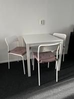 IKEA VIHALS Tafel (Wit/Wit, 74x74 cm) + 3 stoelen en kussens, Huis en Inrichting, Complete eetkamers, Ophalen, Zo goed als nieuw