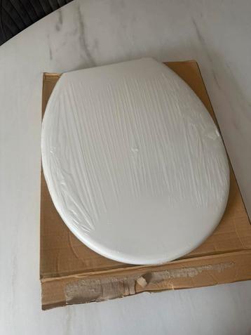Toiletbril softclose wit nieuw in verpakking! beschikbaar voor biedingen