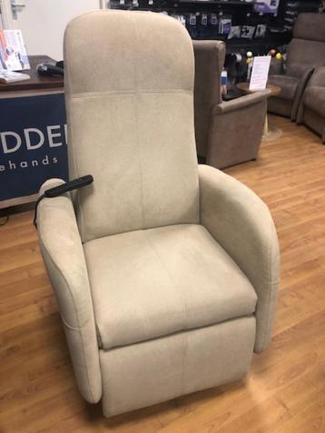 Sta op stoel Relaxfauteuil Doge op draaiplateau beschikbaar voor biedingen