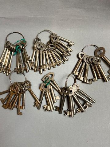 Sleutels 52 stuks #antiek #vintage #Sleutels beschikbaar voor biedingen