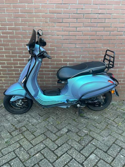 Vespa Sprint 2015 4T 2v 45KM brom custom full met voorschade, Fietsen en Brommers, Brommers | Tuning en Styling, Gebruikt, Ophalen of Verzenden