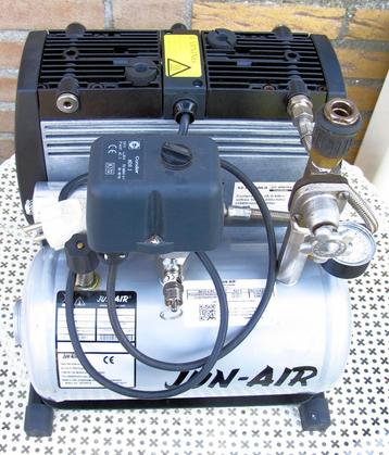 Olievrije compressor - JunAir - 8 bar - 4 liter tank beschikbaar voor biedingen