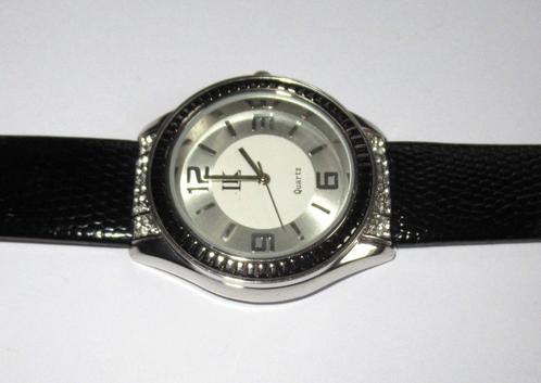 Nieuw dames/heren design quartz horloge met kristallen., Sieraden, Tassen en Uiterlijk, Overige Accessoires, Nieuw, Ophalen of Verzenden