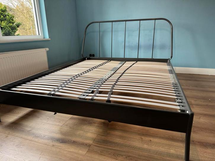 Metalen Bedframe 160x200, Huis en Inrichting, Slaapkamer | Bedden, Zo goed als nieuw, Tweepersoons, 160 cm, 200 cm, Metaal, Grijs