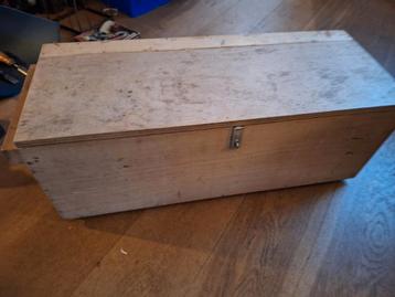 Houten gereedschapskist/ timmermanskist 75 x 30 x 26 hoog beschikbaar voor biedingen