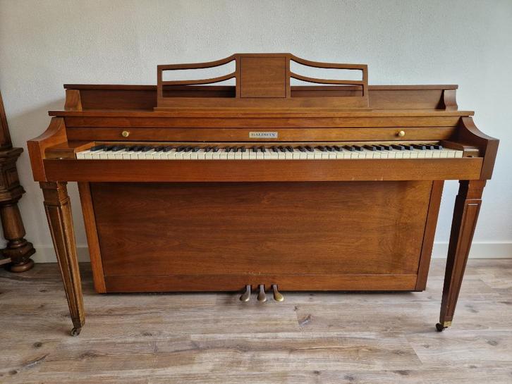 Baldwin Spinet Piano (1974), Muziek en Instrumenten, Piano's, Gebruikt, Piano, Bruin, Ophalen