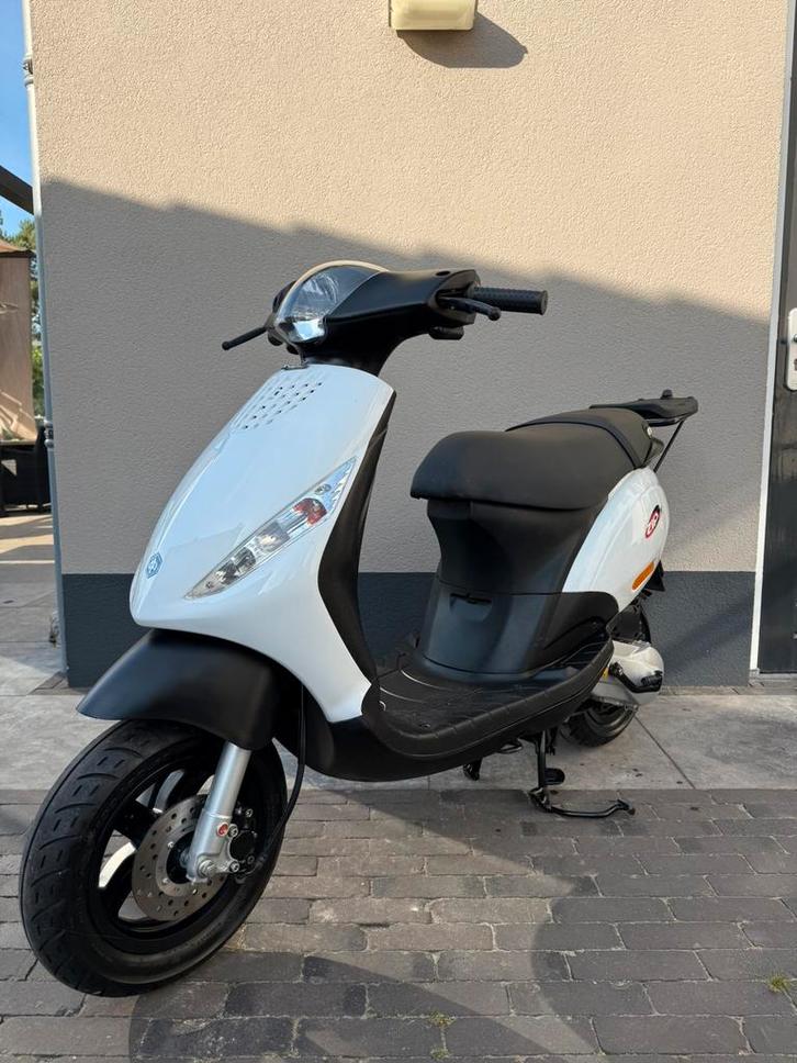 ⭐️Piaggio zip 50cc 2t Brom 1989 Kilometer Nieuwstaat⭐️, Fietsen en Brommers, Scooters | Piaggio, Zo goed als nieuw, Zip, Benzine