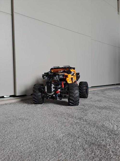 Lego technic bestuurbare Monstertruck en Rallyauto, Hobby en Vrije tijd, Modelbouw | Radiografisch | Auto's, Zo goed als nieuw