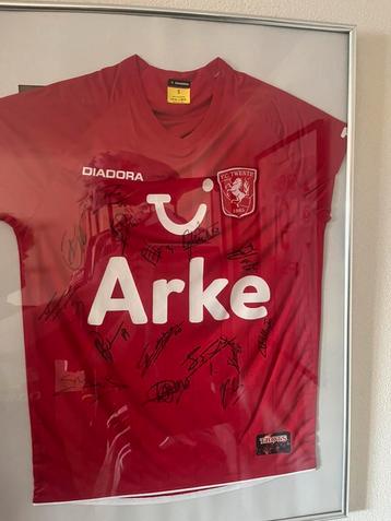 Gesigneerd shirt van de kampioensselectie FC Twente 2009/10 beschikbaar voor biedingen