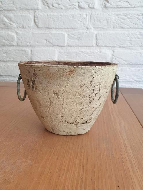 (T) Stoer, groen, aardewerken bloempot.
Ovaal. H 11 cm., Tuin en Terras, Bloempotten, Gebruikt, Aardewerk, Ophalen of Verzenden