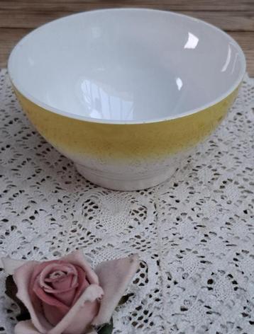 Brocante spoelkom geel / off white beschikbaar voor biedingen