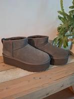 Grijze Uggs met hoge zool, UGG, Snowboots, Nieuw, Ophalen of Verzenden