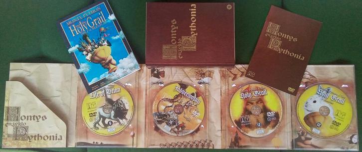 Montys Enzyklo Pythonia Luxe 4 dvd box Monty Python, Cd's en Dvd's, Dvd's | Klassiekers, Zo goed als nieuw, Komedie, Ophalen of Verzenden