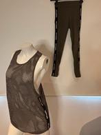 Ivy park  sport setje met logo randen maat s, Kleding | Dames, Sportkleding, Ivy park, Zwart, Ophalen of Verzenden, Maat 36 (S)