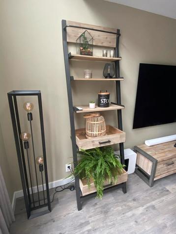 Industrieel Wandrek 70x210cm nieuwprijs €339 beschikbaar voor biedingen