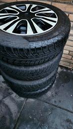 15inch toyota Yaris velgen op winterbanden en wieldoppen, Ophalen, Zo goed als nieuw