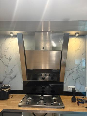Gaskookplast en rvs afzuigkap beschikbaar voor biedingen