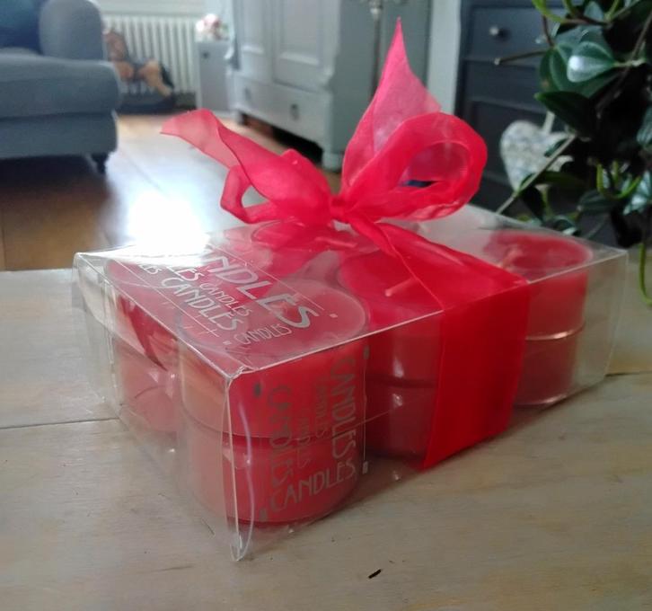 Luxe rode waxinelichtjes in houdertjes - mooi verpakt - nieu, Huis en Inrichting, Woonaccessoires | Kandelaars en Kaarsen, Nieuw