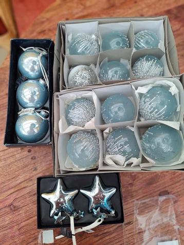 Mooie Glazen licht Blauwe Kerstballen en extra's  beschikbaar voor biedingen