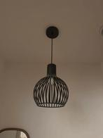 Mooie zwarte hanglamp in hele goede staat, Huis en Inrichting, Lampen | Hanglampen, Ophalen of Verzenden, Zo goed als nieuw, Metaal