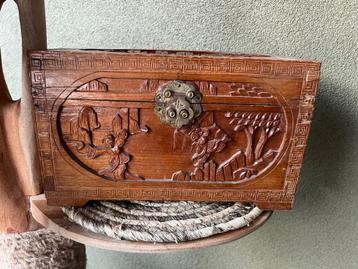 Chinese bruine handwerk kist chinees houtsnijwerk vintage  beschikbaar voor biedingen