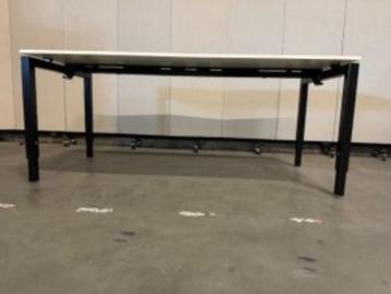 Markant bureau met knop en kabelgoot 180x90xH62-84cm, 24stuk - afbeelding 9