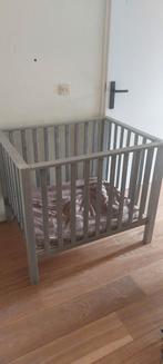 Grijze Box + Koeka Boxkleed, Ophalen, Gebruikt