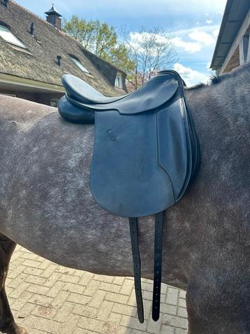 Kieffer Europe CT dressuur zadel 18 inch beschikbaar voor biedingen